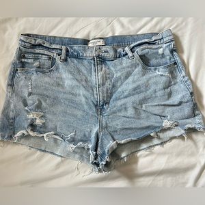 NWOT. Abercrombie and Fitch high wasted cuttoff mom short, size 18/34.